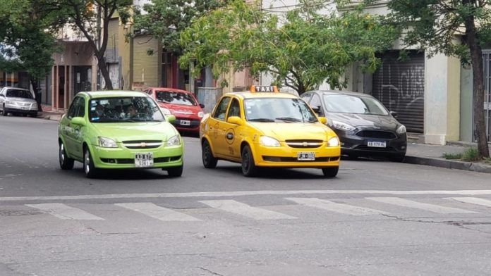 Córdoba: aumentan los taxis, remises y la ITV