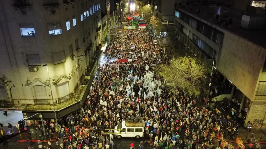 Importante movilización en Córdoba en defensa de CFK