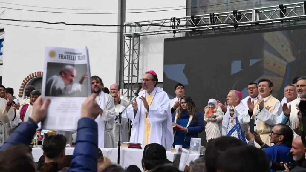 Curas de villas y barrios populares celebraron misa en desagravio por los ultrajes al Papa Francisco