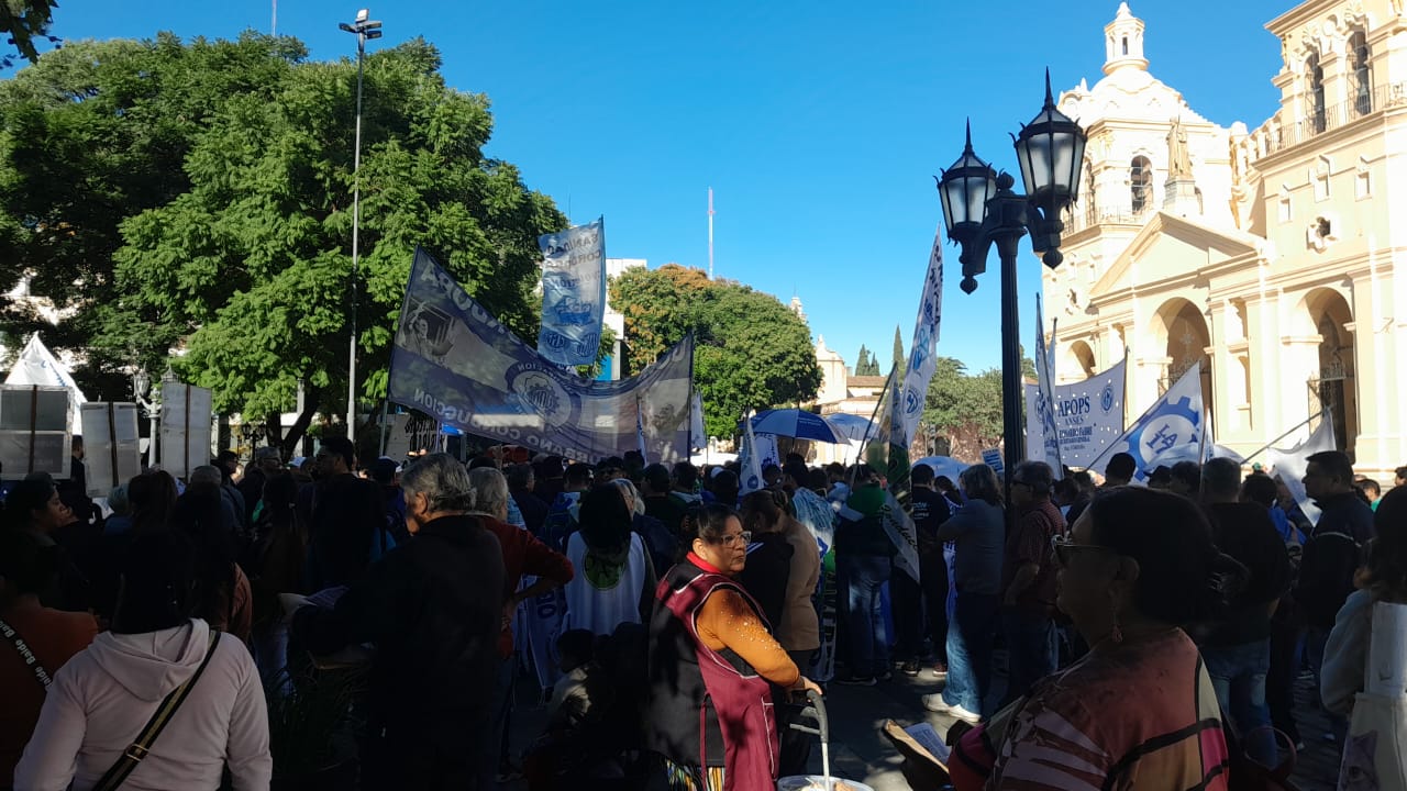 Gran convocatoria en una nueva Marcha de Jubilados en Plaza San Martín