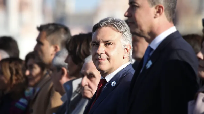 Llaryora y el PJ apuestan al desgaste de Milei y reducción de errores propios