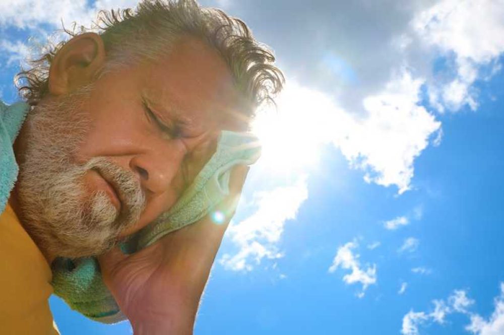 1140-man-having-heatstroke-esp