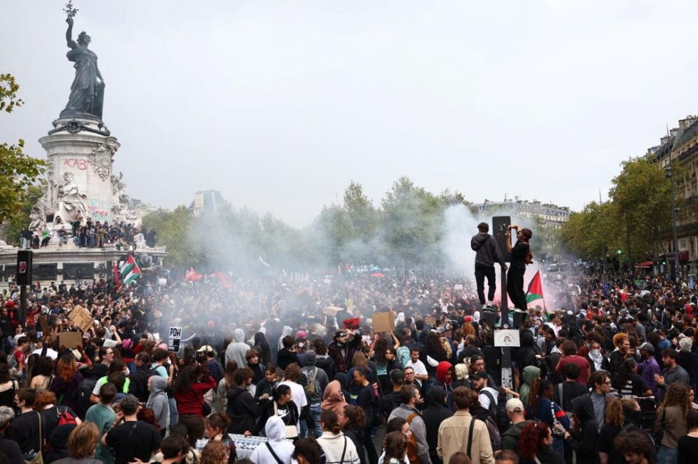 2025-09-10T145629Z-153879267-RC22PGATSD9H-RTRMADP-3-FRANCE-PROTEST-1