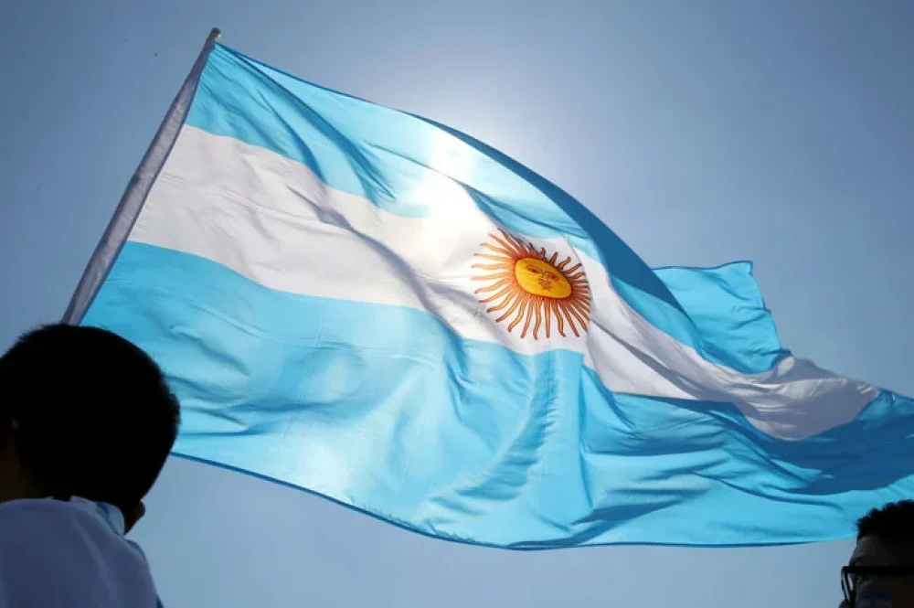 Azulunala-el-himno-que-no-nacio-himno--optimized
