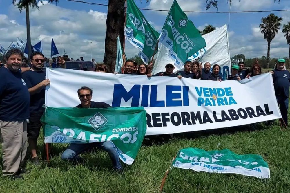 Gremios-estatales-protestan-en-el-acceso-a-Jesus-Maria-696a5c9fe43db