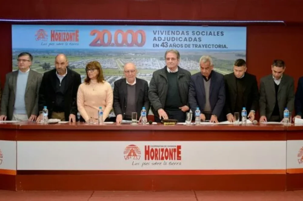 Horizonte-festeja-20.000-adjudicaciones-Somos-militantes-de-la-vivienda-social-1-750x394-optimized