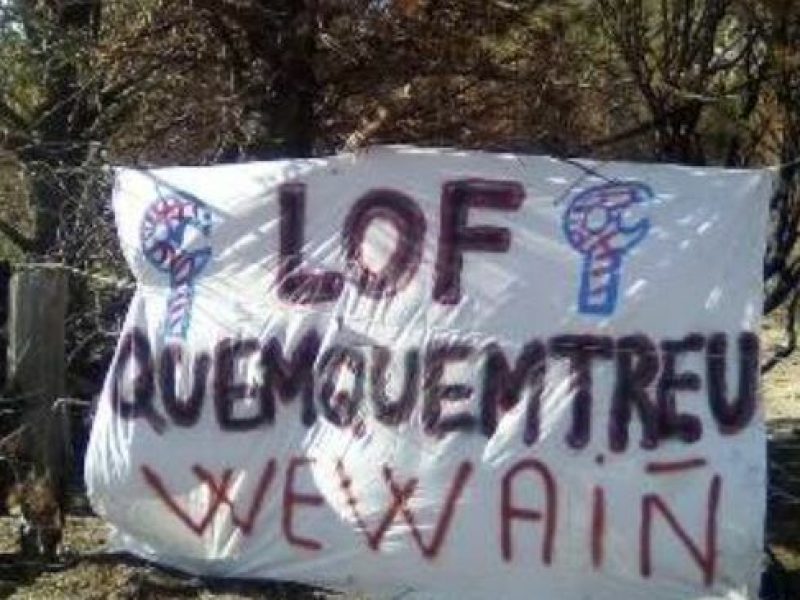 La Policía de Río Negro reprimió, desalojó y detuvo a integrantes de una comunidad mapuche Cuesta del Ternero, Departamento Bariloche, al este de El Bolsón.