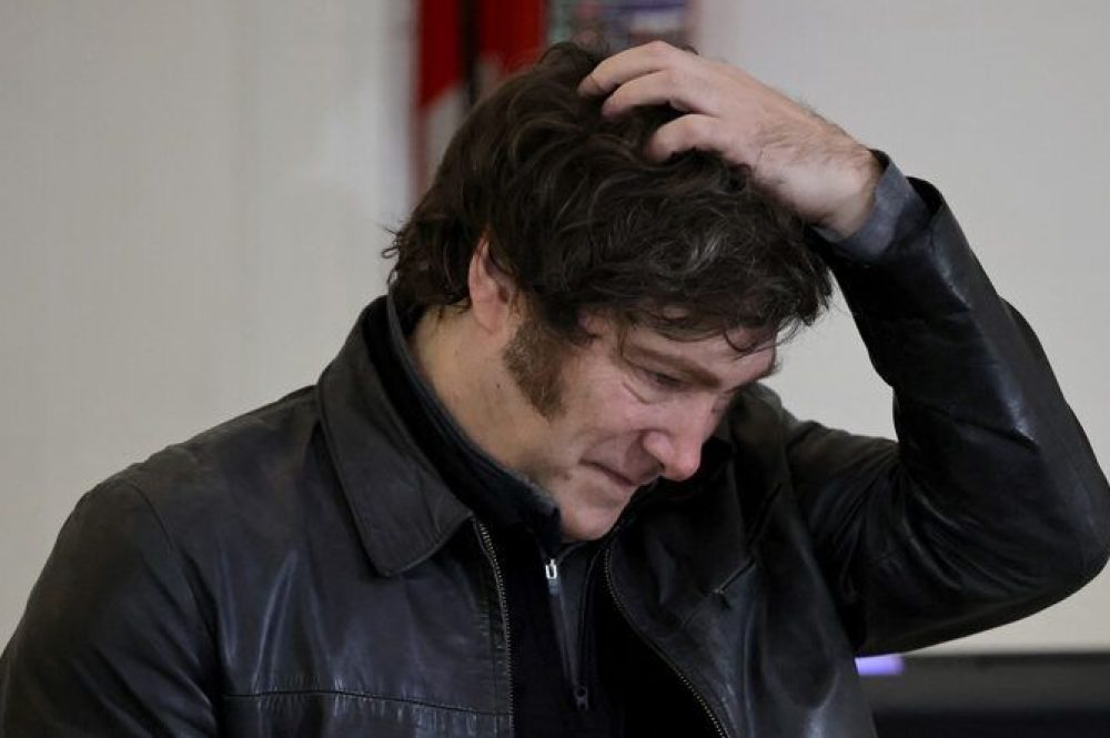 MILEI-PREOCUPADO-700x445