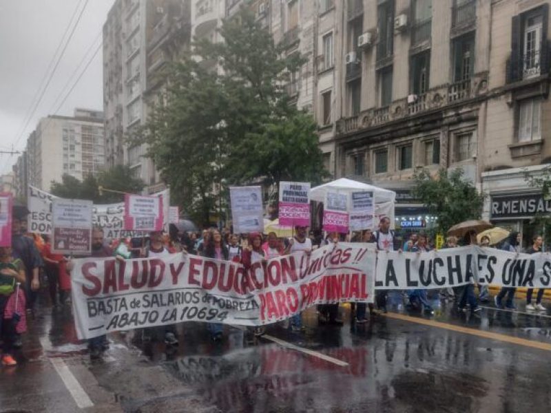 Marcha-docente-y-salud-Cordoba-e1679610444564