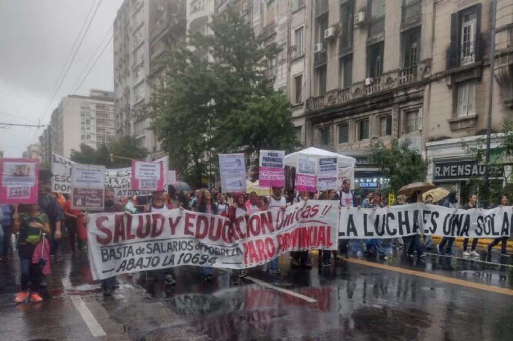 Marcha-docente-y-salud-Cordoba-e1679610444564