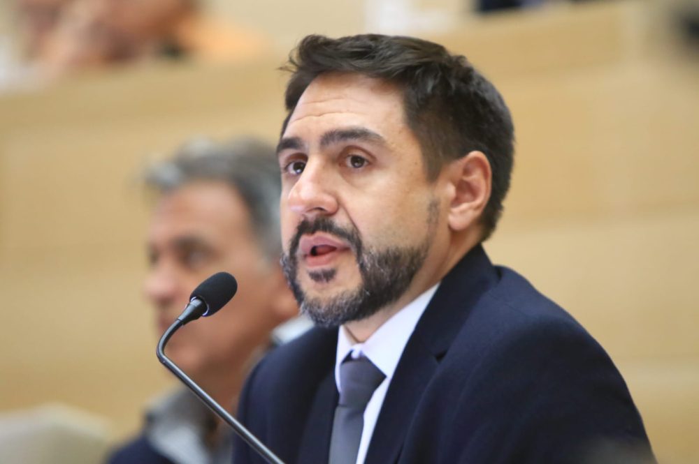 Matias-Chamorro-en-la-sesion-de-la-Legislatura-2