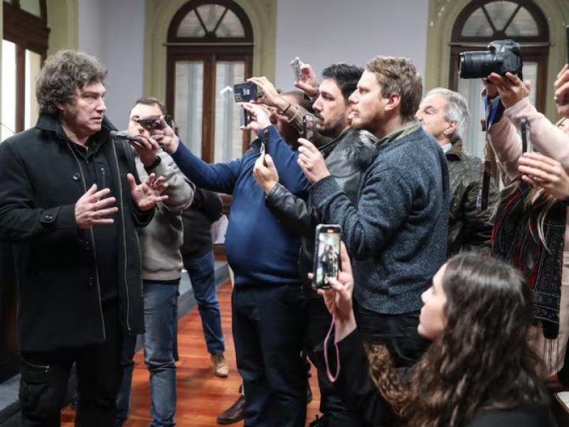 Milei y prensa