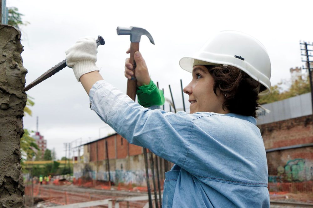 Mujer-Albanil-3