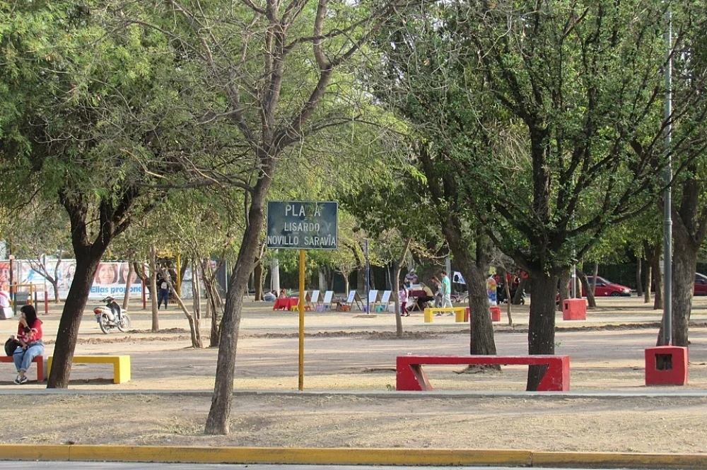 Plaza_Saravia,_Argüello,_Córdoba_02.jpg