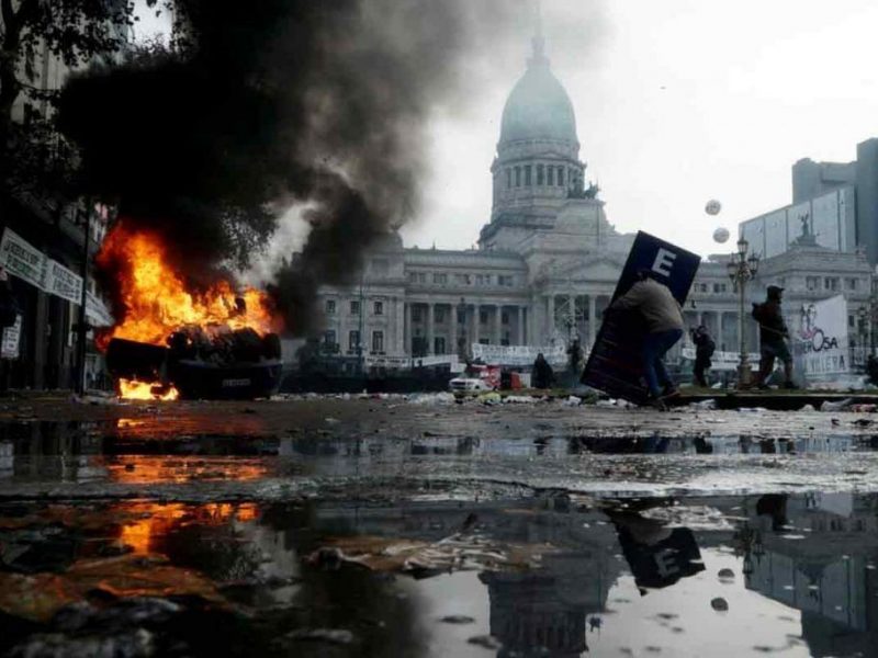 REPRESION-EN-CONGRESO-POR-LEY-BASE-FOTO-EDGARDO-GOMEZ-5-1024x683