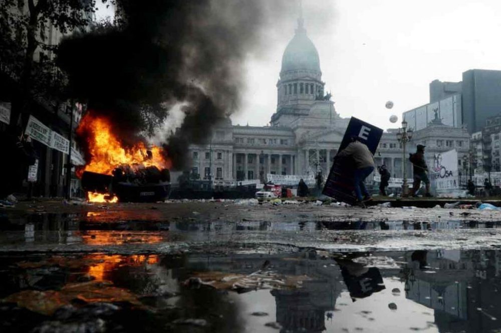 REPRESION-EN-CONGRESO-POR-LEY-BASE-FOTO-EDGARDO-GOMEZ-5-1024x683