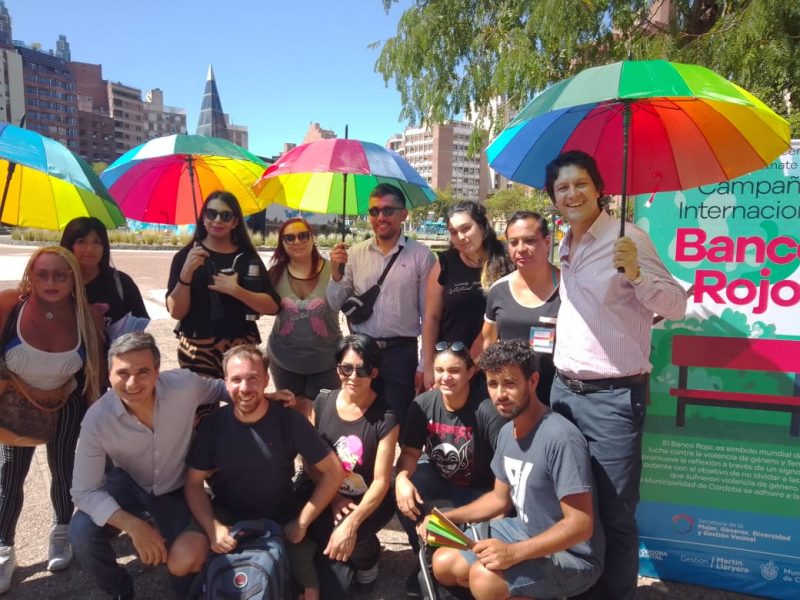 campaña bancos rojos