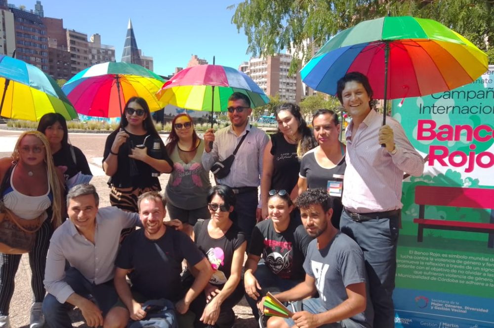 campaña bancos rojos