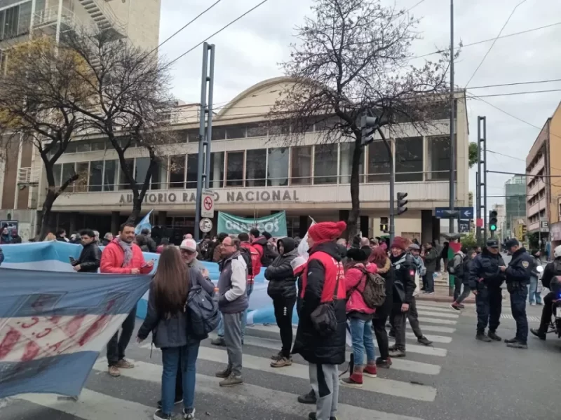 abrazo-radio-nacional-cordoba