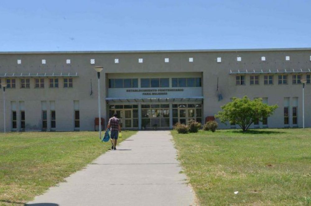 bouwer-carcel-de-mujeres