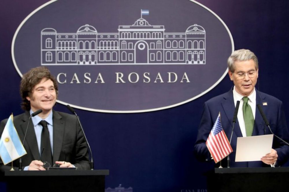 declaracion-en-conjunto-entre-javier-milei-y-scott-bessent-en-casa-rosada-2004224