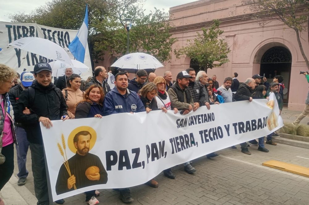 e13bab15-e071-4eb1-ba42-58f012db0a9d