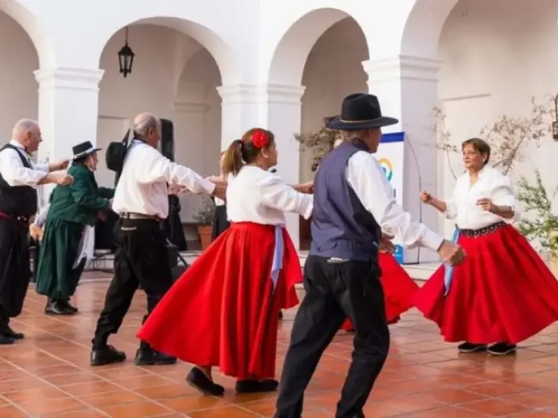 folklore-argentino-danza-y-musica-en-vivo-en-el-cabildo-2170207