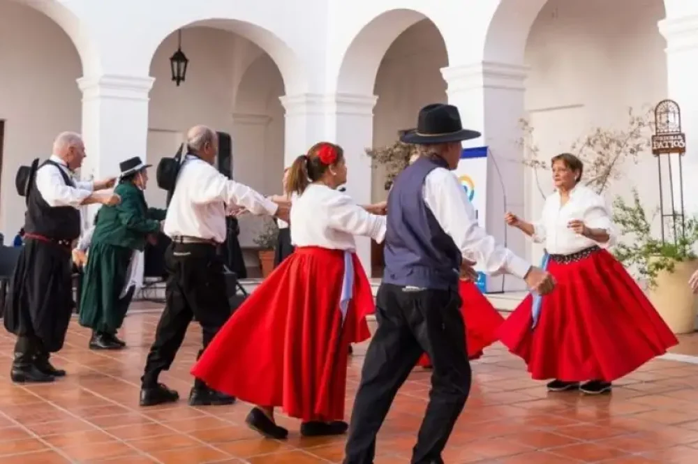 folklore-argentino-danza-y-musica-en-vivo-en-el-cabildo-2170207