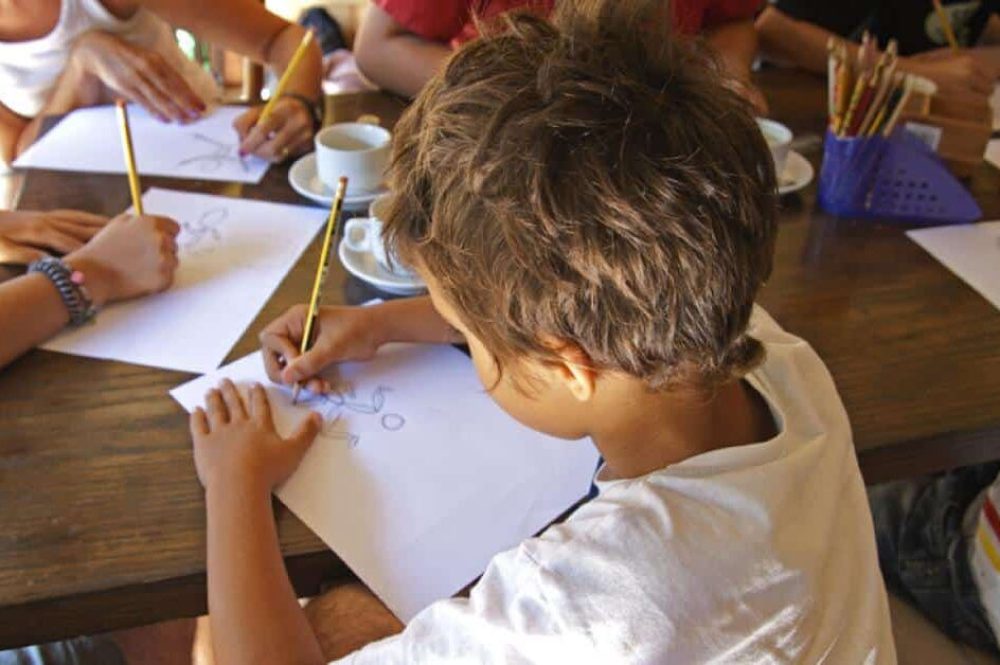 grupo_de_ninos_dibujando-978x628-1