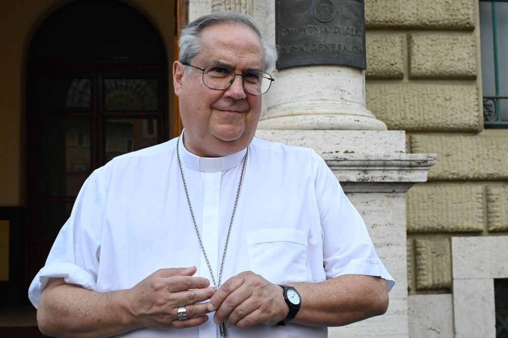 Roma, 29.04.25. El cardenal argentino Angel Rossi en la entrada de la Curia Generalicia de los Jesuitas.
Foto: Víctor Sokolowicz