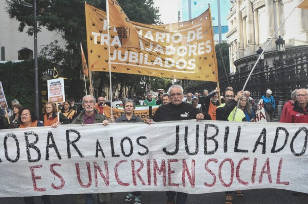 jubilados-marchan-contra-el-veto