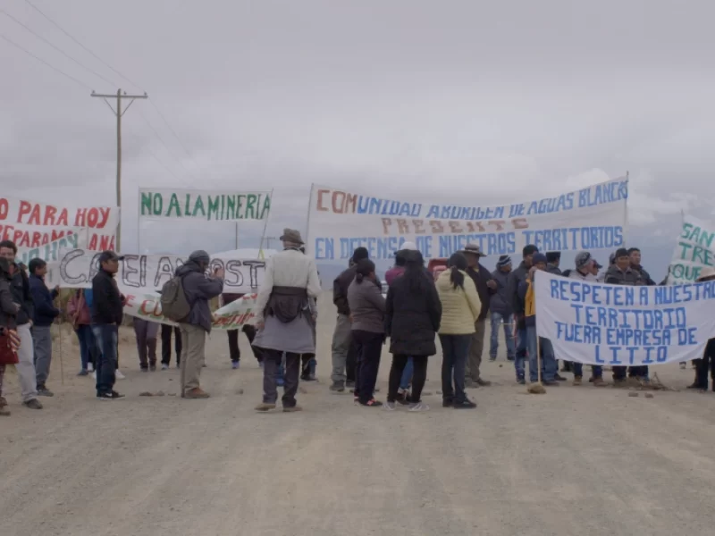 lqsomos-En-el-nombre-del-litio-documental-
