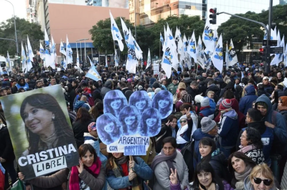 marcha-contra-la-condena-a-cristina-kirchner-2045138