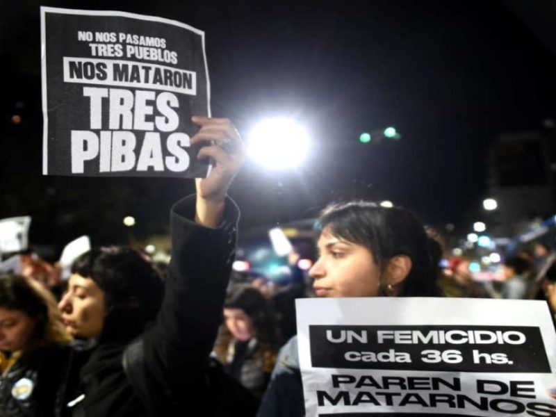 marcha-en-plaza-flores-por-las-tres-chicas-asesinadas-20250924-2105567