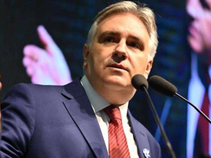 martin-llaryora-en-la-bolsa-de-comercio-de-cordoba-1573939