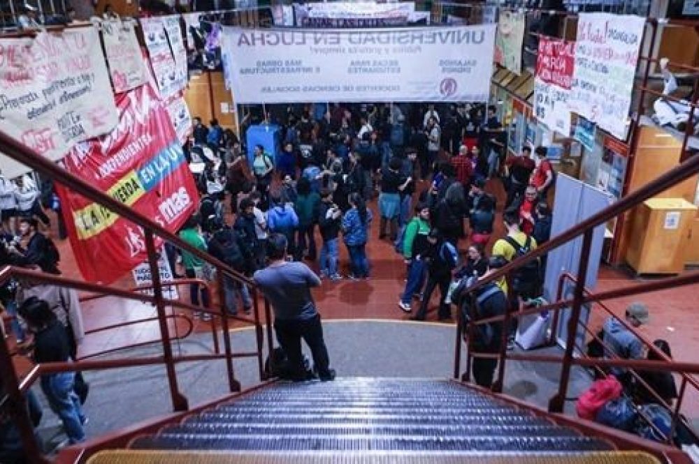 militantes-libertarios-universidad-quilmes