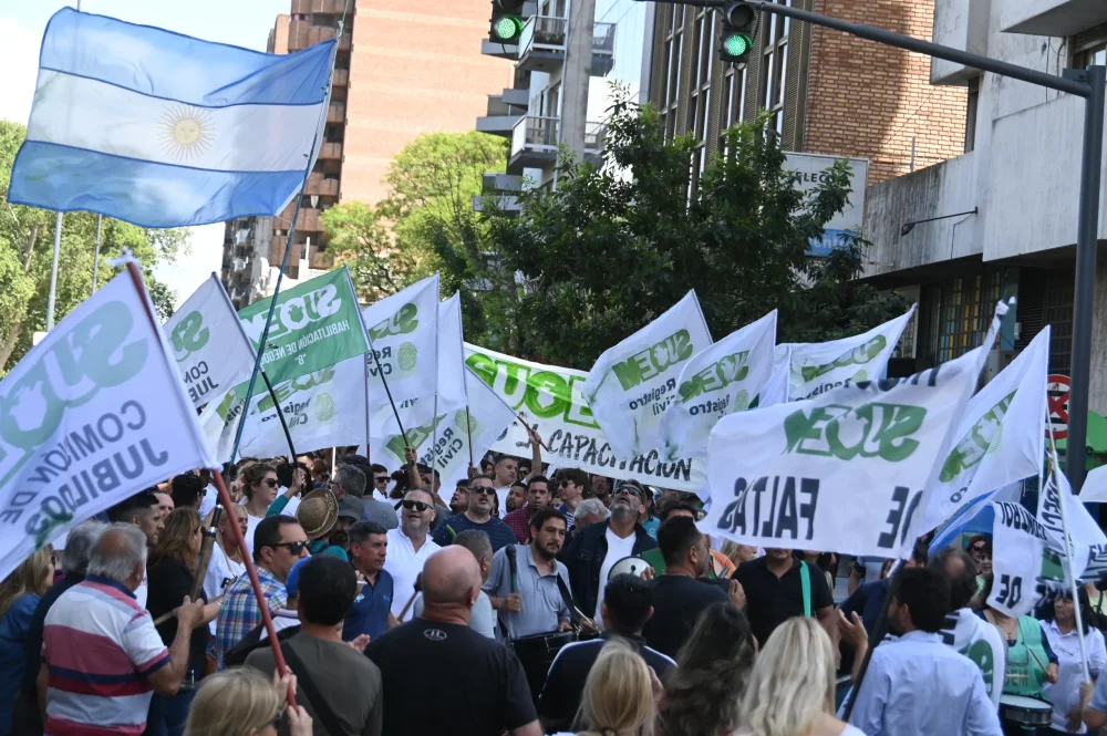 multimedia.grande.8f3bafea0dcd1f83.UHJvdGVzdGEgZGUgbXVuaWNpcGFsZXMgKFNVT0VNKSBfZ3JhbmRlLndlYnA=