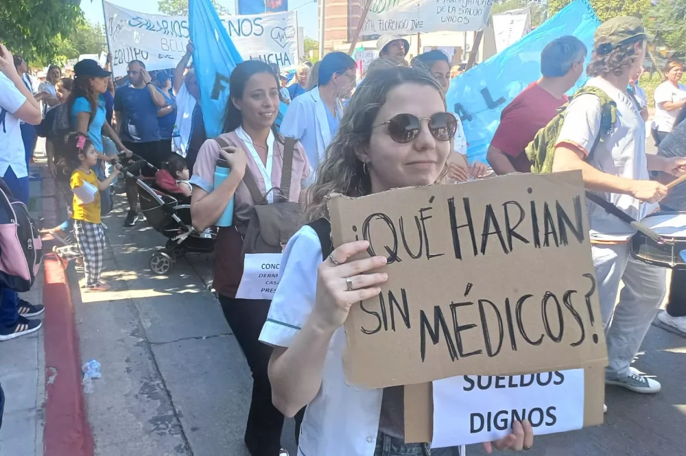 multimedia.grande.aad6b6f184fbbae9.4d61726368612073616c75642031362031312032322028466f746f20536f6c655f6772616e64652e77656270