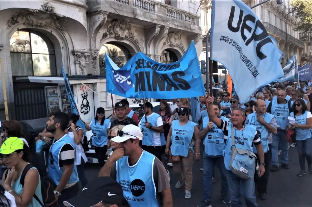 multimedia.grande.b27dc41da90008a8.55455043207365206d6f76696c697a6120656e2043c3b372646f6261202874775f6772616e64652e77656270