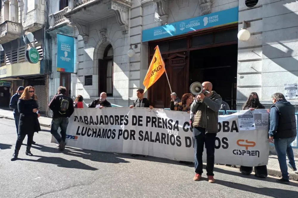 multimedia.normal.9b6a7cdb046a1b77.7265636c616d6f206279206369737072656e5f6e6f726d616c2e77656270