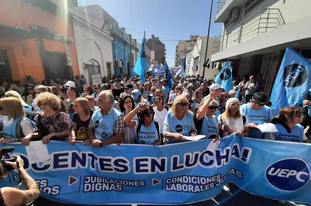 multimedia.normal.9d7022a956289f00.55455043207365206d6f76696c697a6120656e2043c3b372646f6261202874775f6e6f726d616c2e77656270