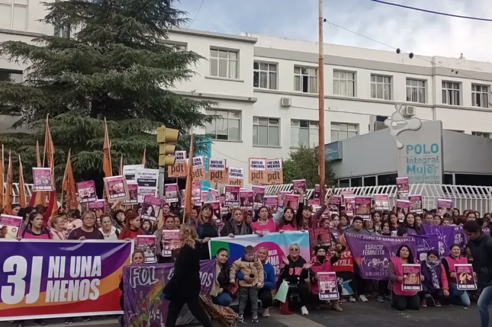 multimedia.normal.bc57ee65cf86409c.YXNhbWJsZWEgbmkgdW5hIG1lbm9zX25vcm1hbC53ZWJw