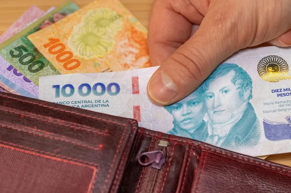 pesos-salarios-inflacion-paritarias