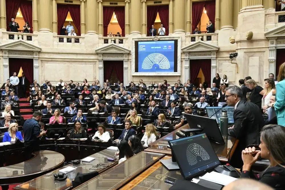 recinto-camara-de-diputados-sesion-reforma-laboral-1