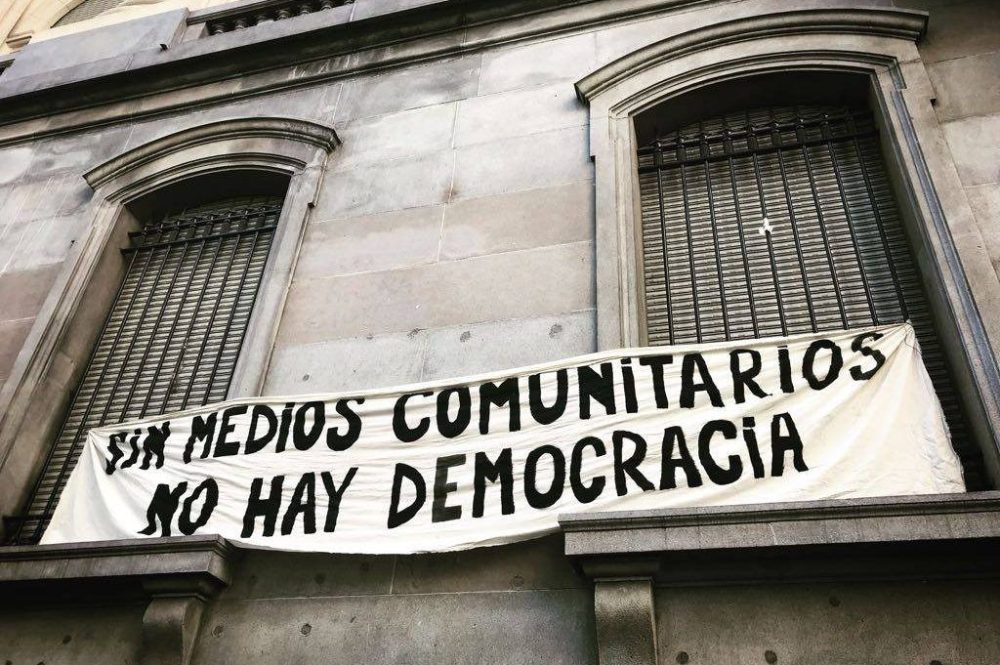 sIN-MEDIOS-COMUNITARIOS-1024x715